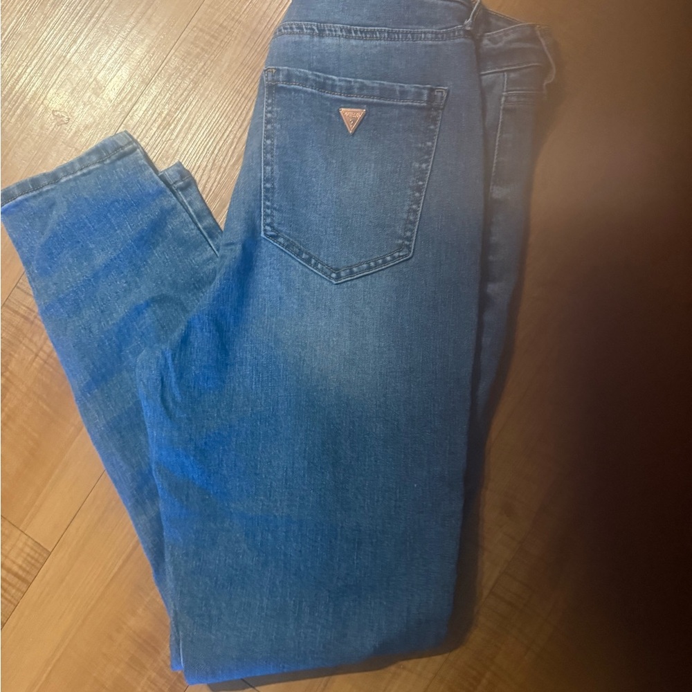 Guess Women's Classic Blue Skinny Jeans with a little stretch , size 30